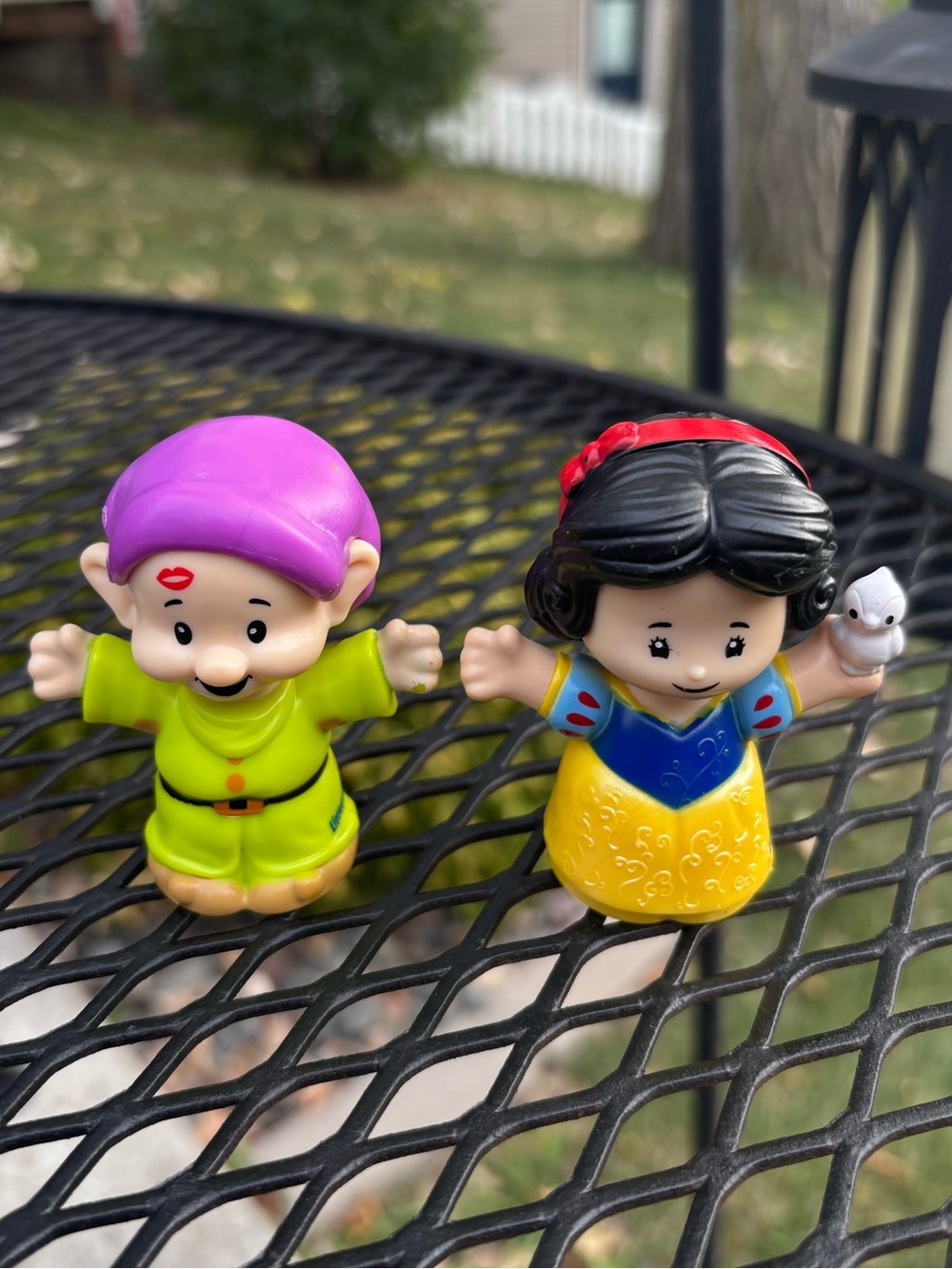 🚨LAST DAY on POSH! Disney Little People Snow White and dopey figures